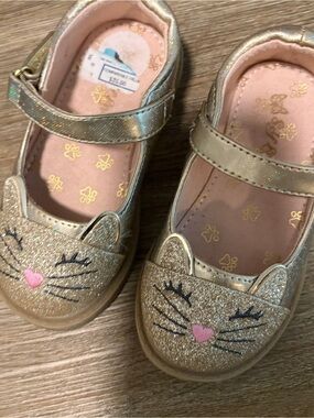 Girls' Gold Glitter Cat Mary Jane Shoes with Pink Accent